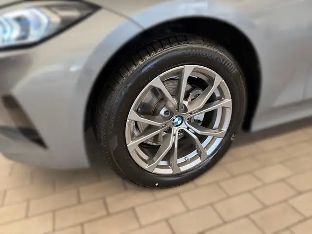 BMW 3 Series view 3