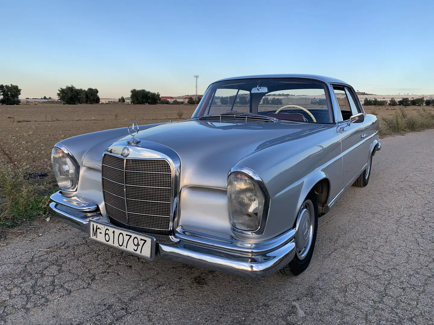 Mercedes-Benz 220 Coupe - 1