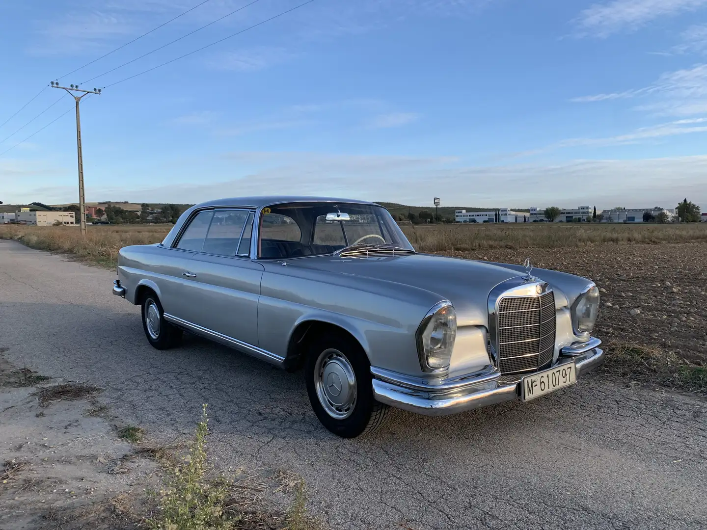 Mercedes-Benz 220 Coupe - 2