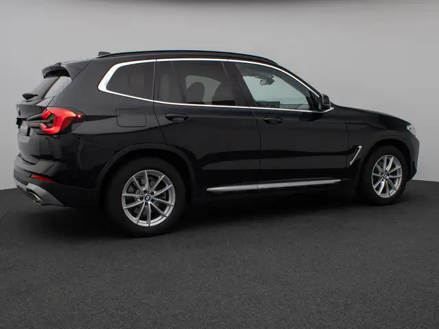 BMW X3 view 6