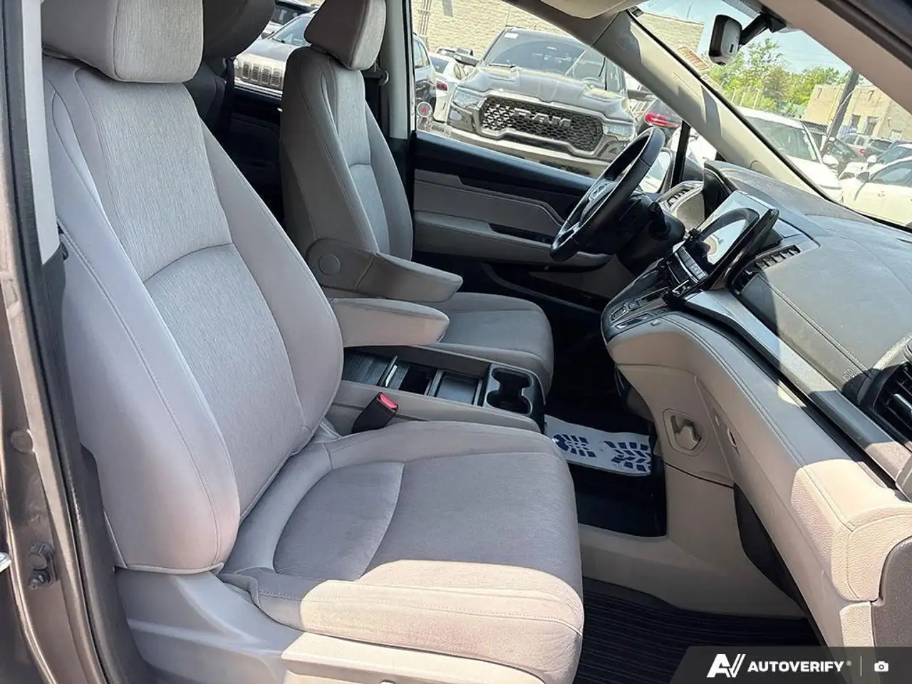 Honda Odyssey снимка Honda Odyssey