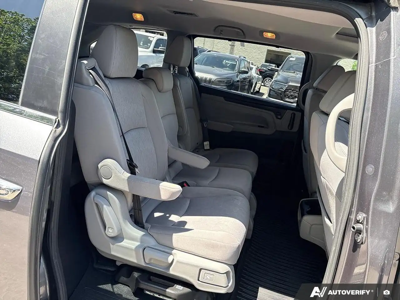 Honda Odyssey снимка Honda Odyssey