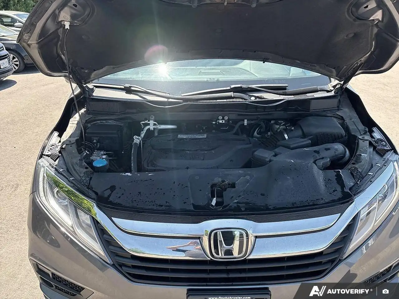 Honda Odyssey снимка Honda Odyssey
