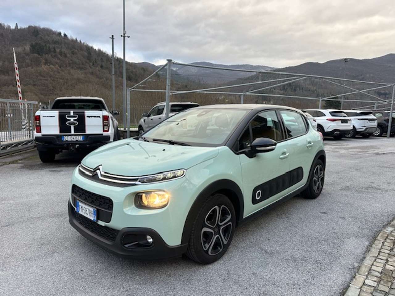 Citroen C3 C3 III 2017 1.2 puretech Shine 82cv NEOPATENTATI