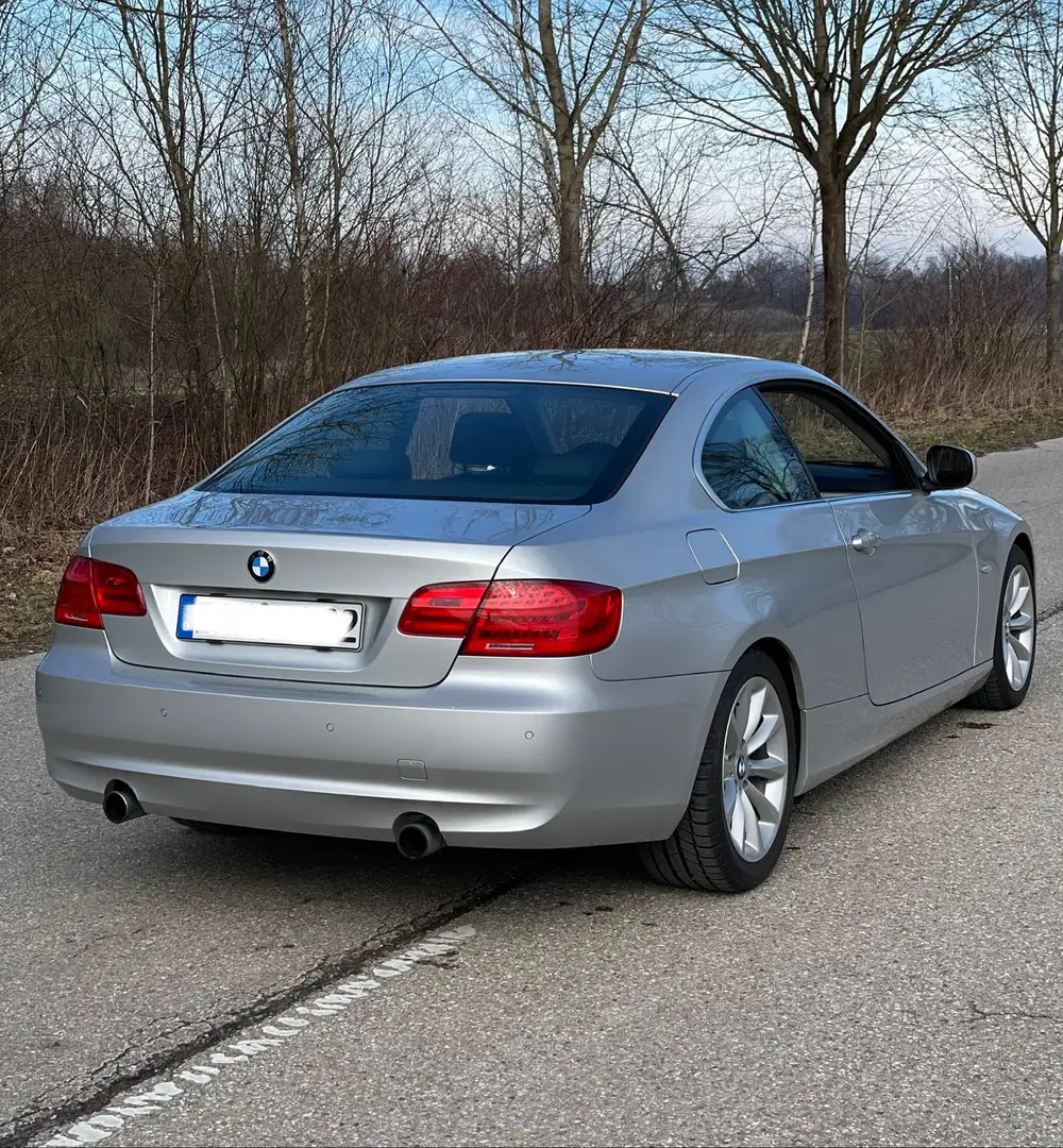 BMW 335 335i Coupe Aut. srebrna - 2