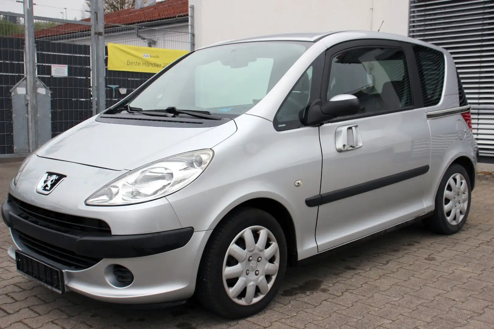 Peugeot 1007 1.4i 75PS # Klima # TÜV # Kupplung schleift Silber - 1