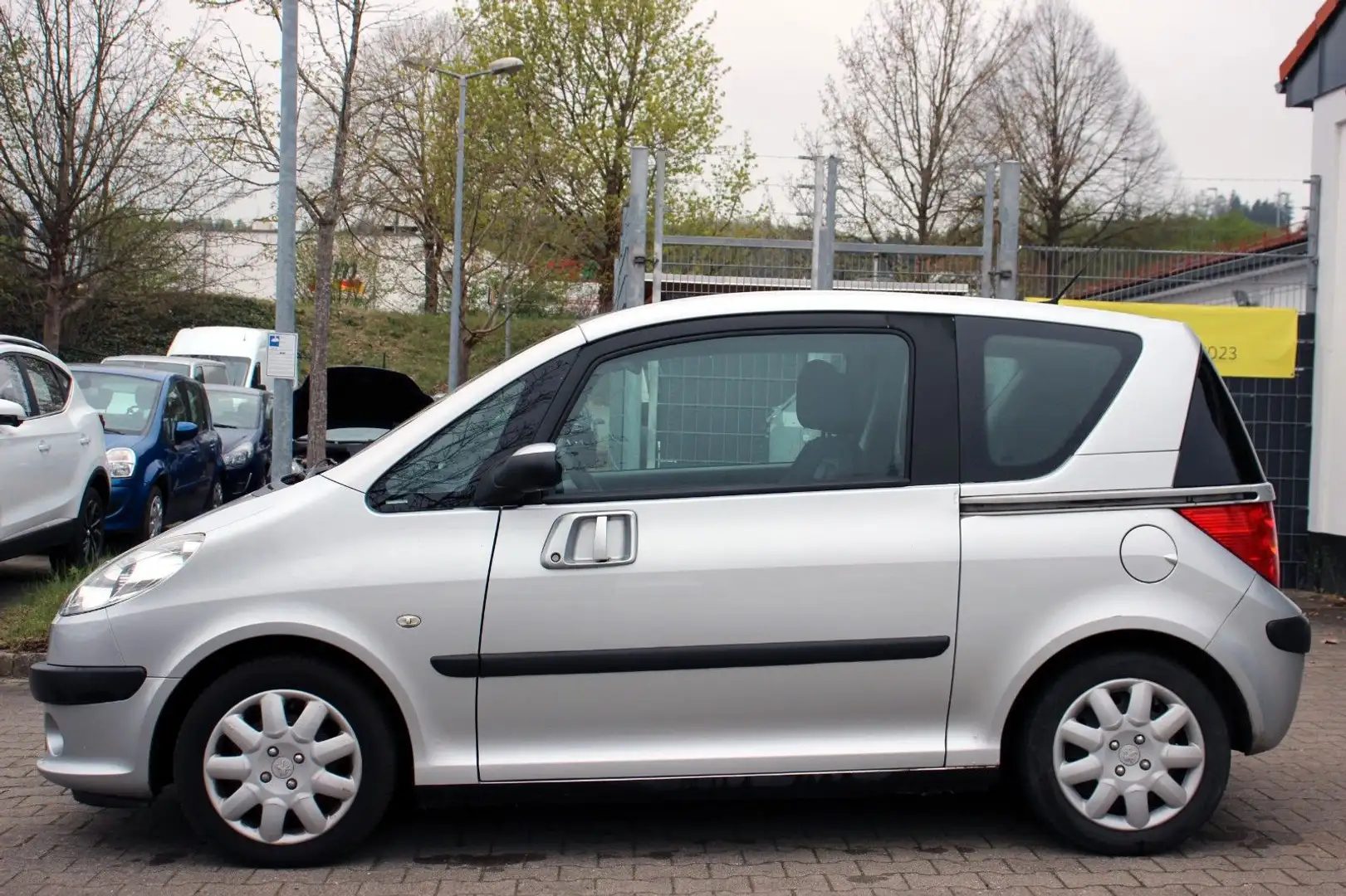 Peugeot 1007 1.4i 75PS # Klima # TÜV # Kupplung schleift Silber - 2