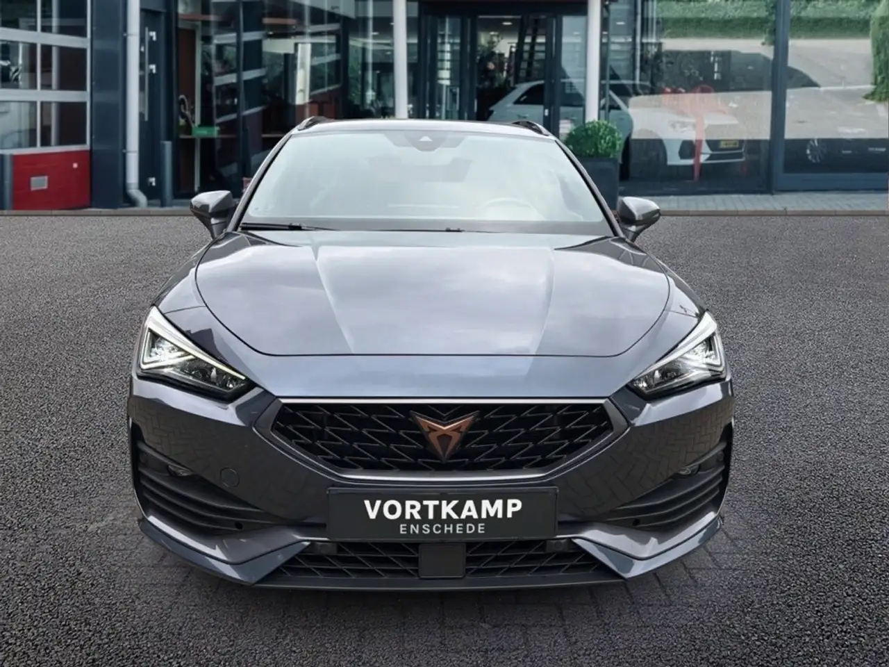 Cupra Leon 1.4 TSI e-HYBRID E-KLEP/ACC/DCC/CAMERA/MATRIX/NAVI, миниатюра 2