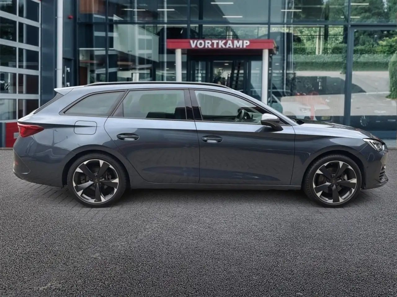 Cupra Leon 1.4 TSI e-HYBRID E-KLEP/ACC/DCC/CAMERA/MATRIX/NAVI, миниатюра 4