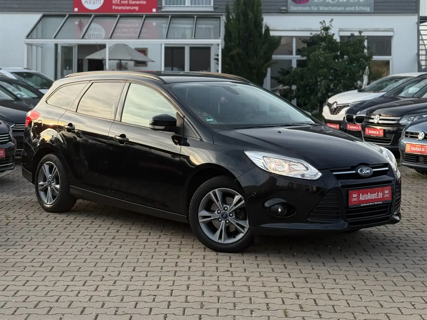 Ford Focus Turnier 1.0 Sync Edition*PDC*CAR-PLAY*SHZ* Schwarz - 1