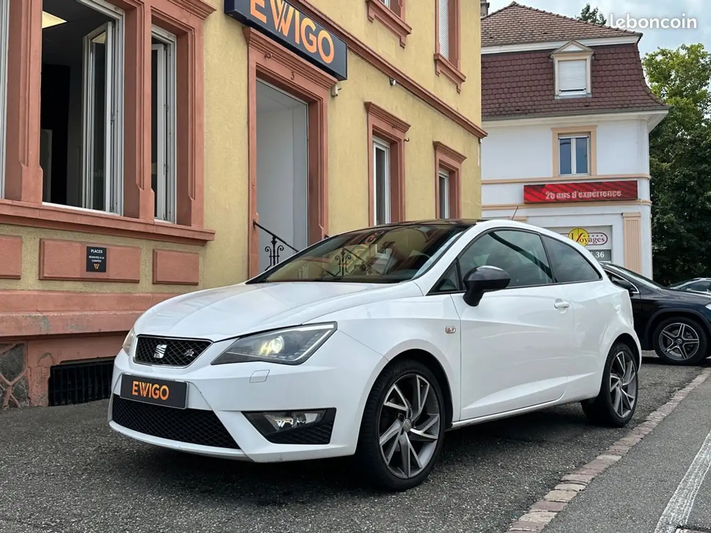 SEAT Ibiza 1.2 tsi 105-fr- black line-garantie 6 mois-4 pneus hiver Blanc - 2