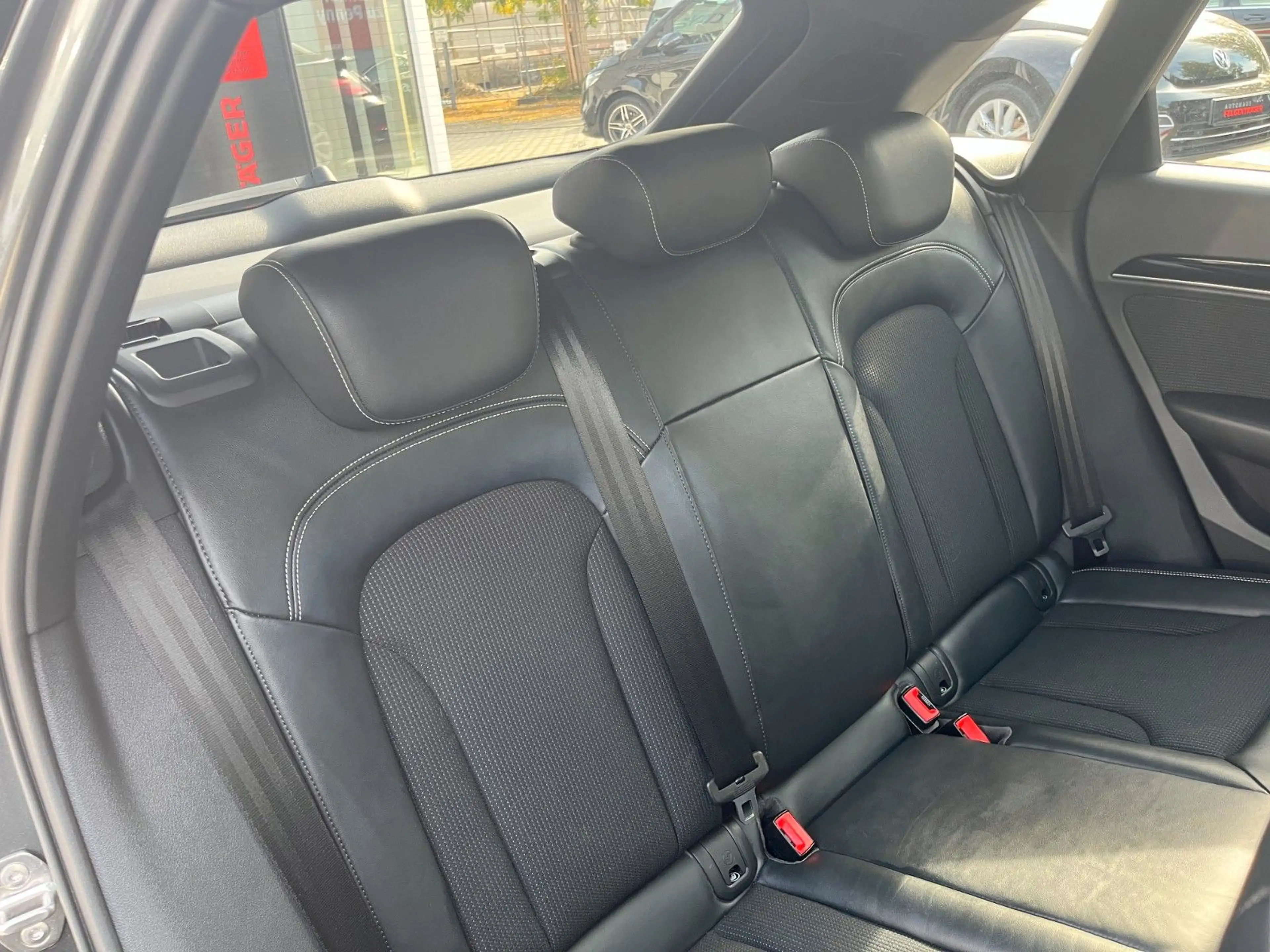 Audi Q3 1.4 TFSI S tronic S-Line — photo 15