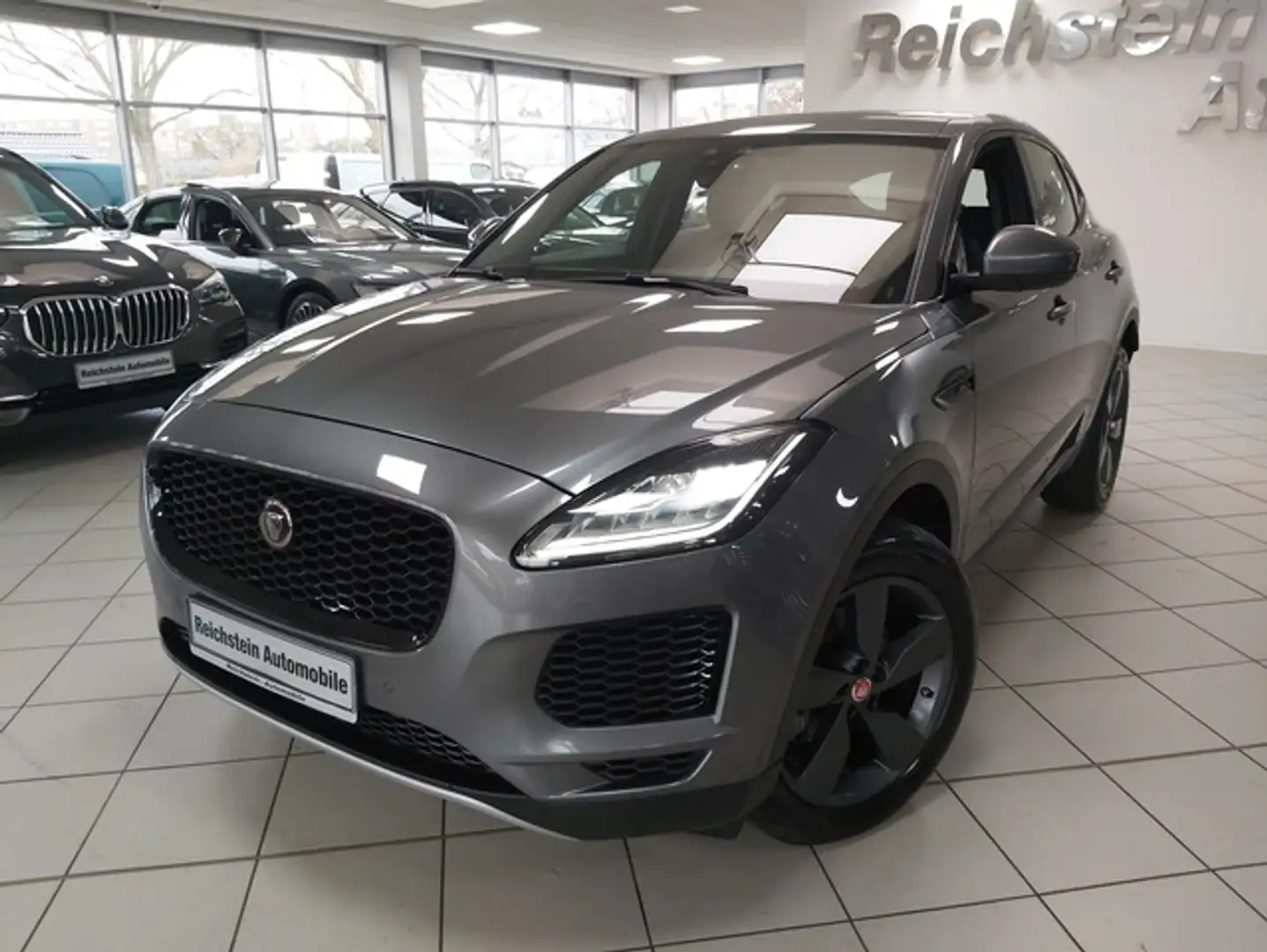 Jaguar E-Pace AWD S PANO LEDER TOTW NETTO 21.500 Grau - 1