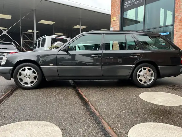 Mercedes-Benz E 320 W/S 124. Top ausgestattet. Standort Zürich