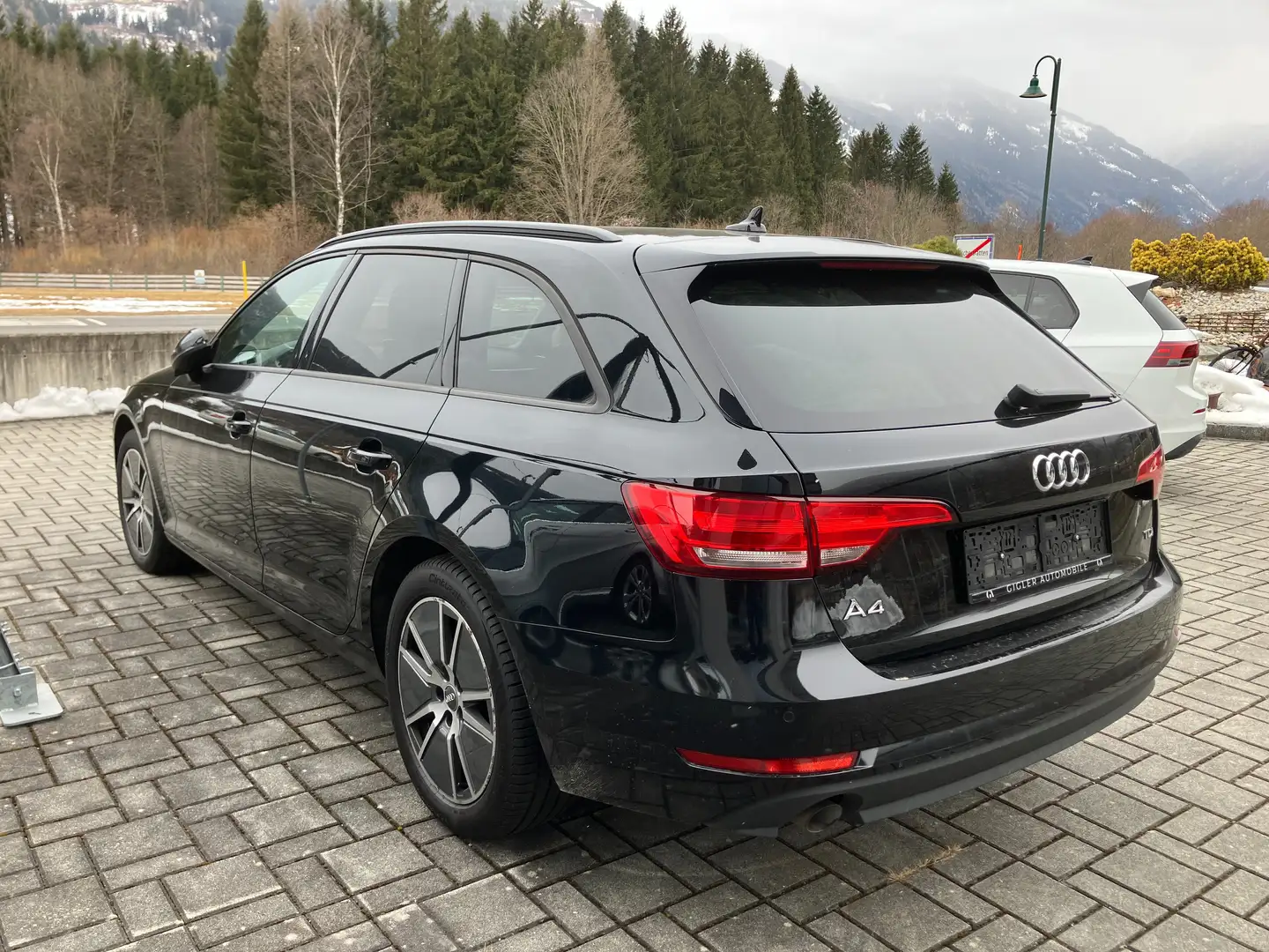 Audi A4 Avant 2,0 TDI S-tronic Schwarz - 2