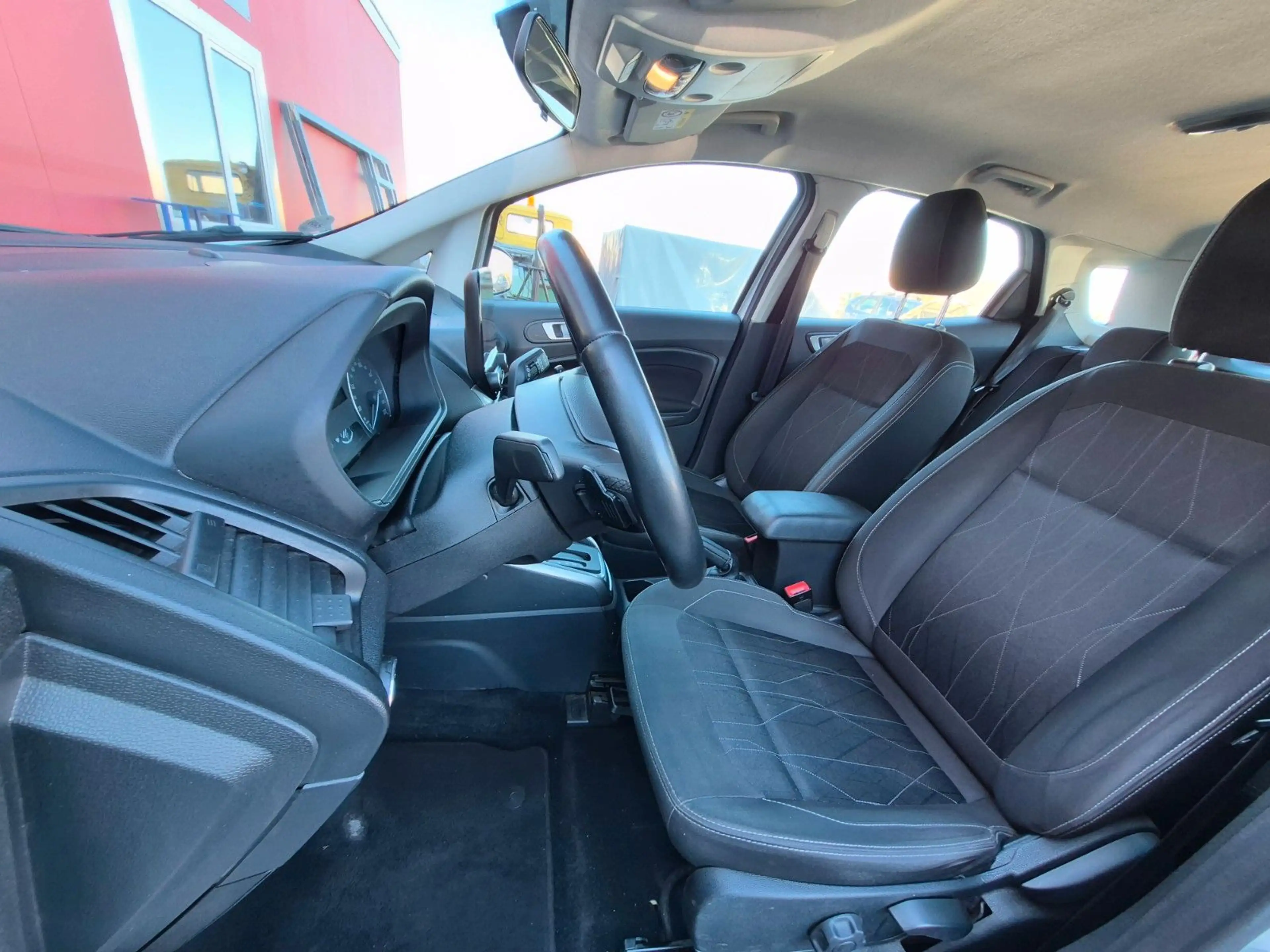 Ford EcoSport Cool & Connect — photo 10
