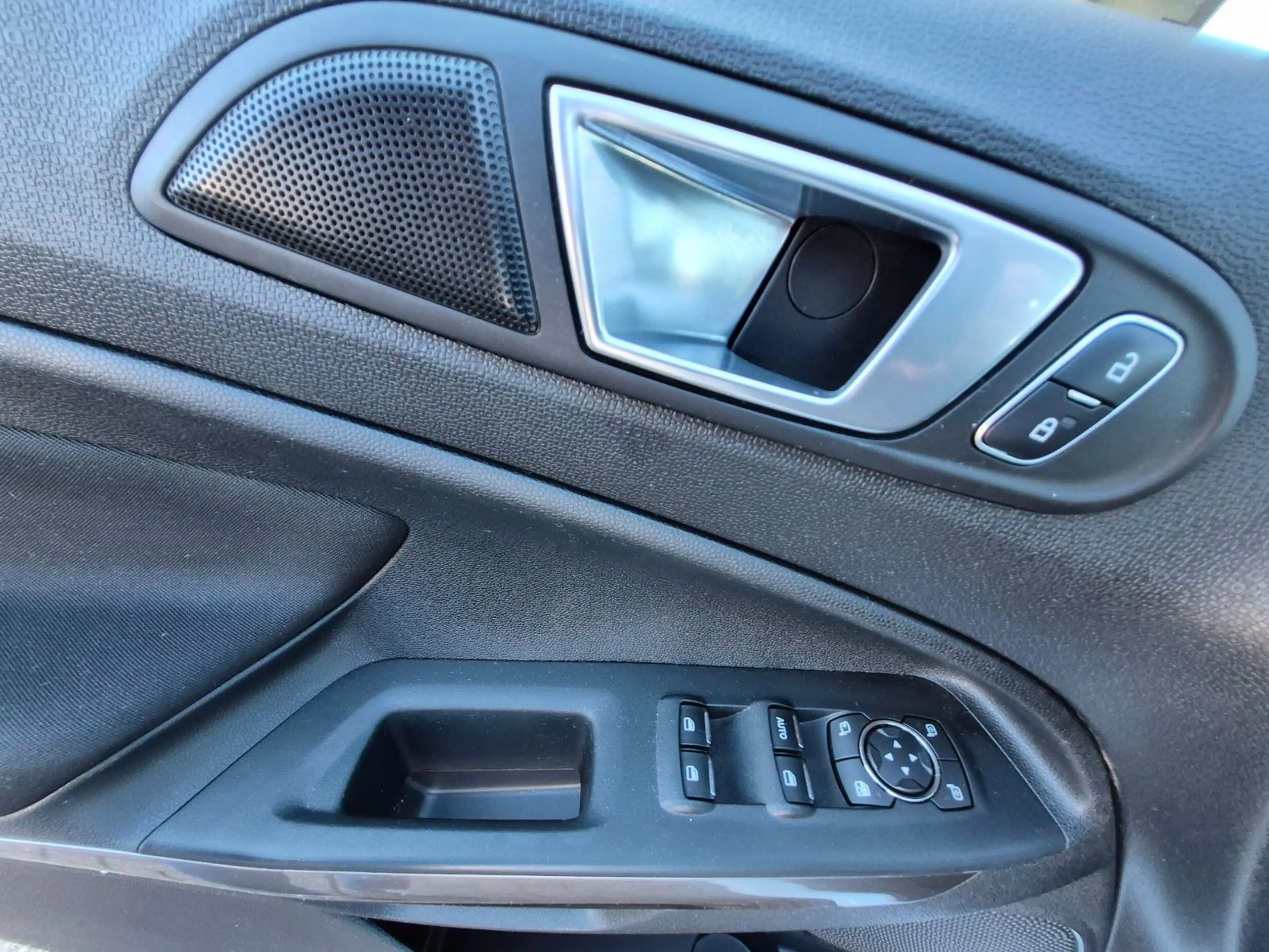 Ford EcoSport Cool & Connect — photo 15