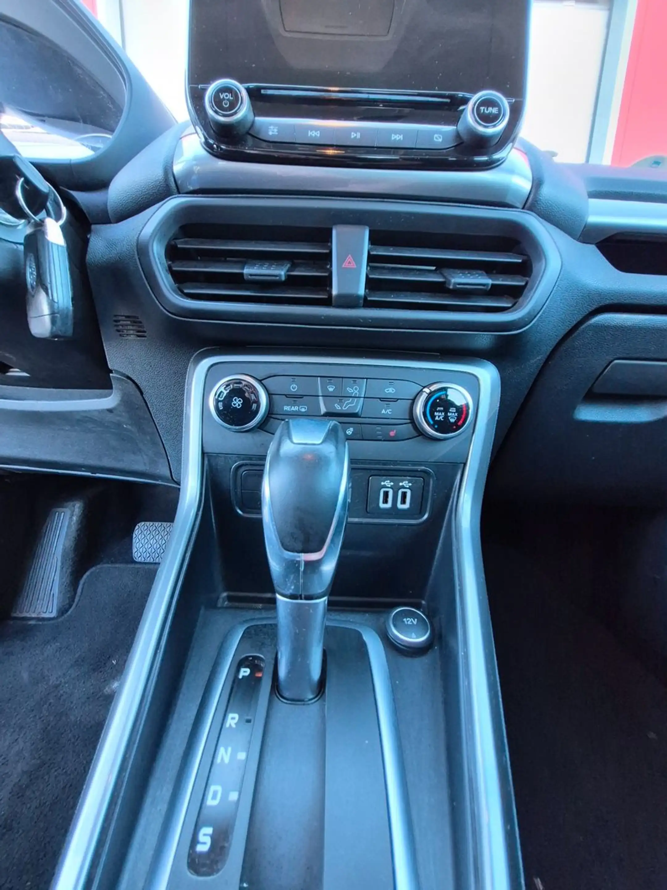 Ford EcoSport Cool & Connect — photo 12