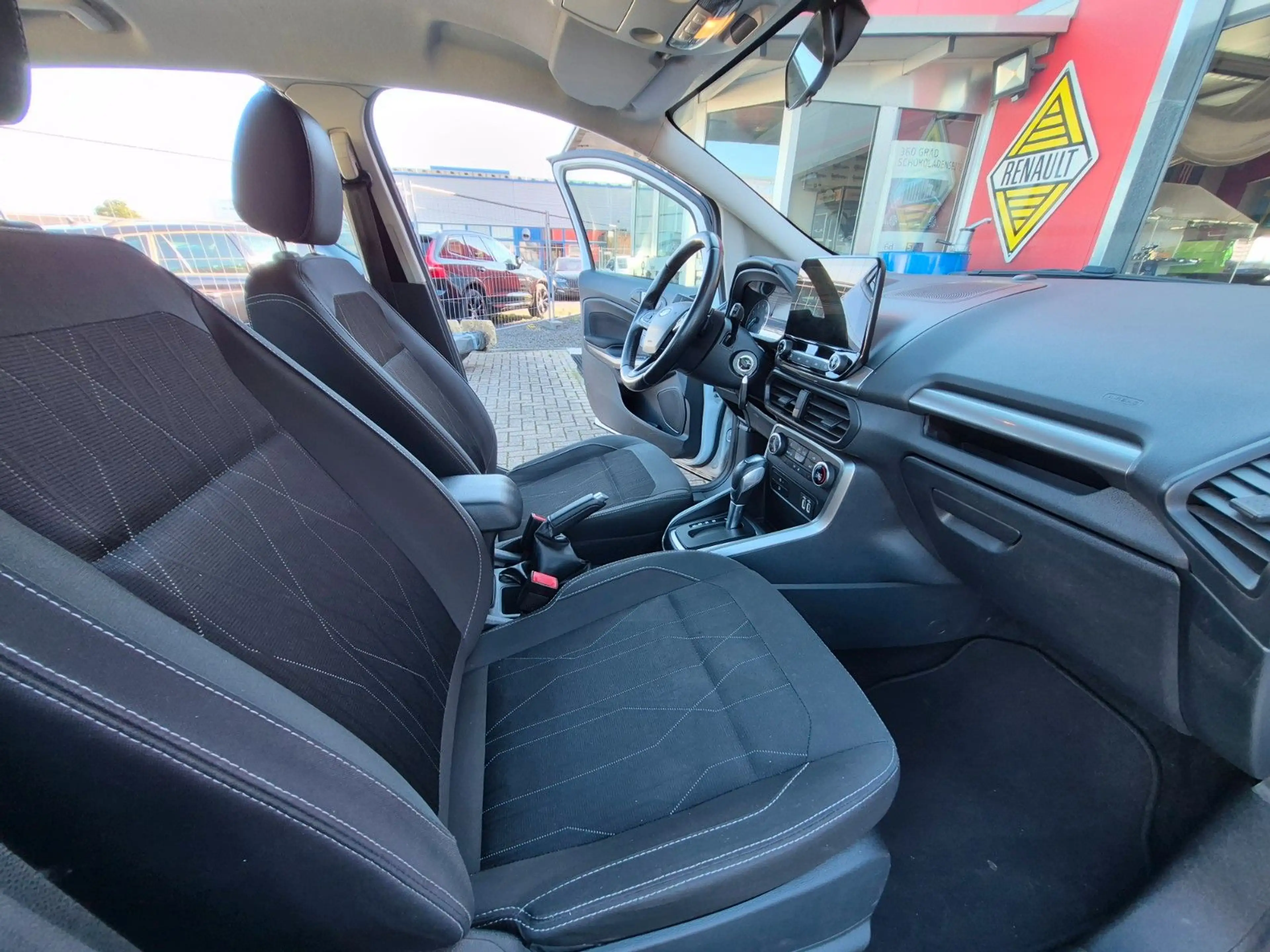 Ford EcoSport Cool & Connect — photo 13