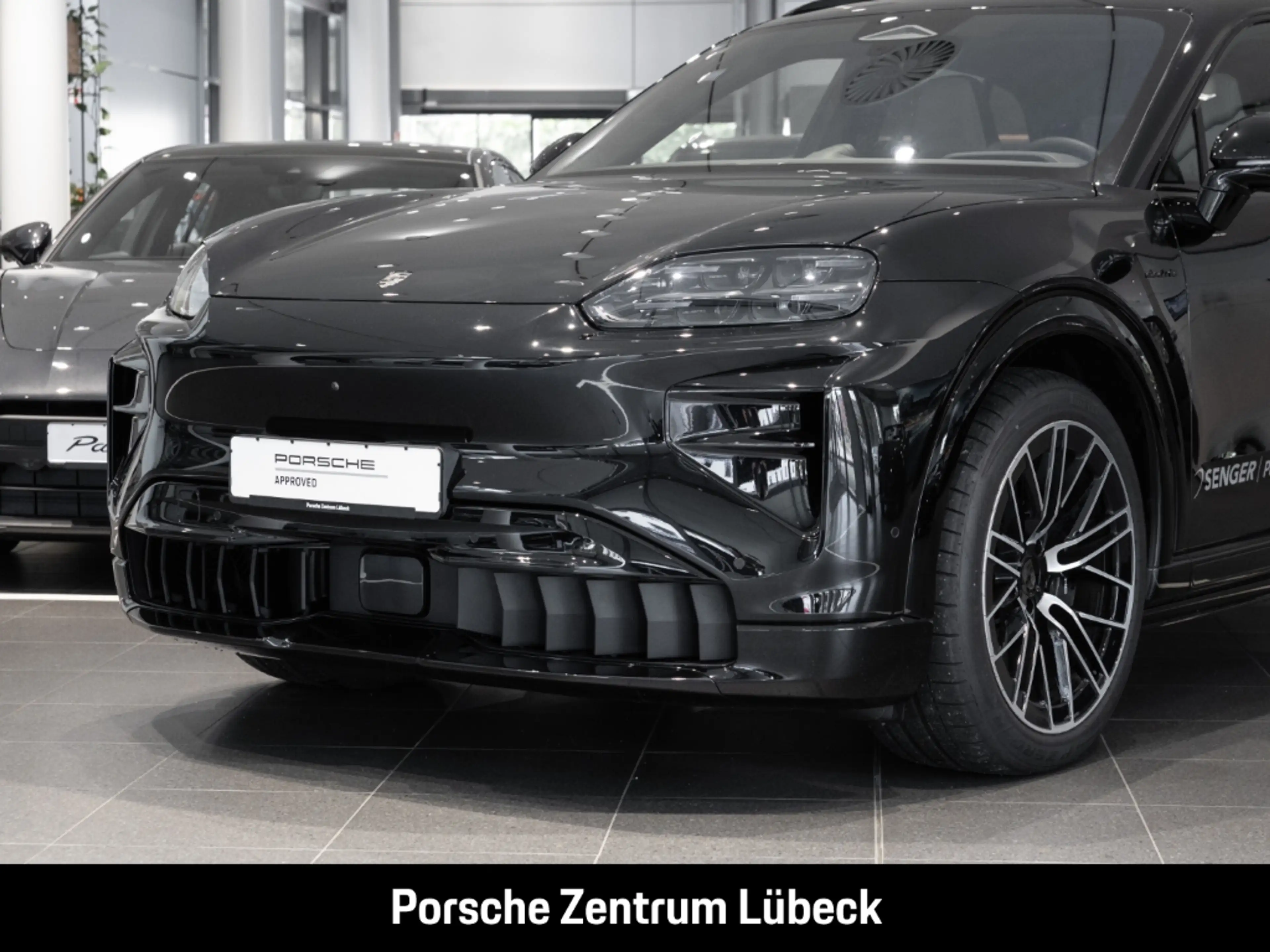 Porsche Cayenne Turbo Electric Burmester HA-Lenkung — photo 9