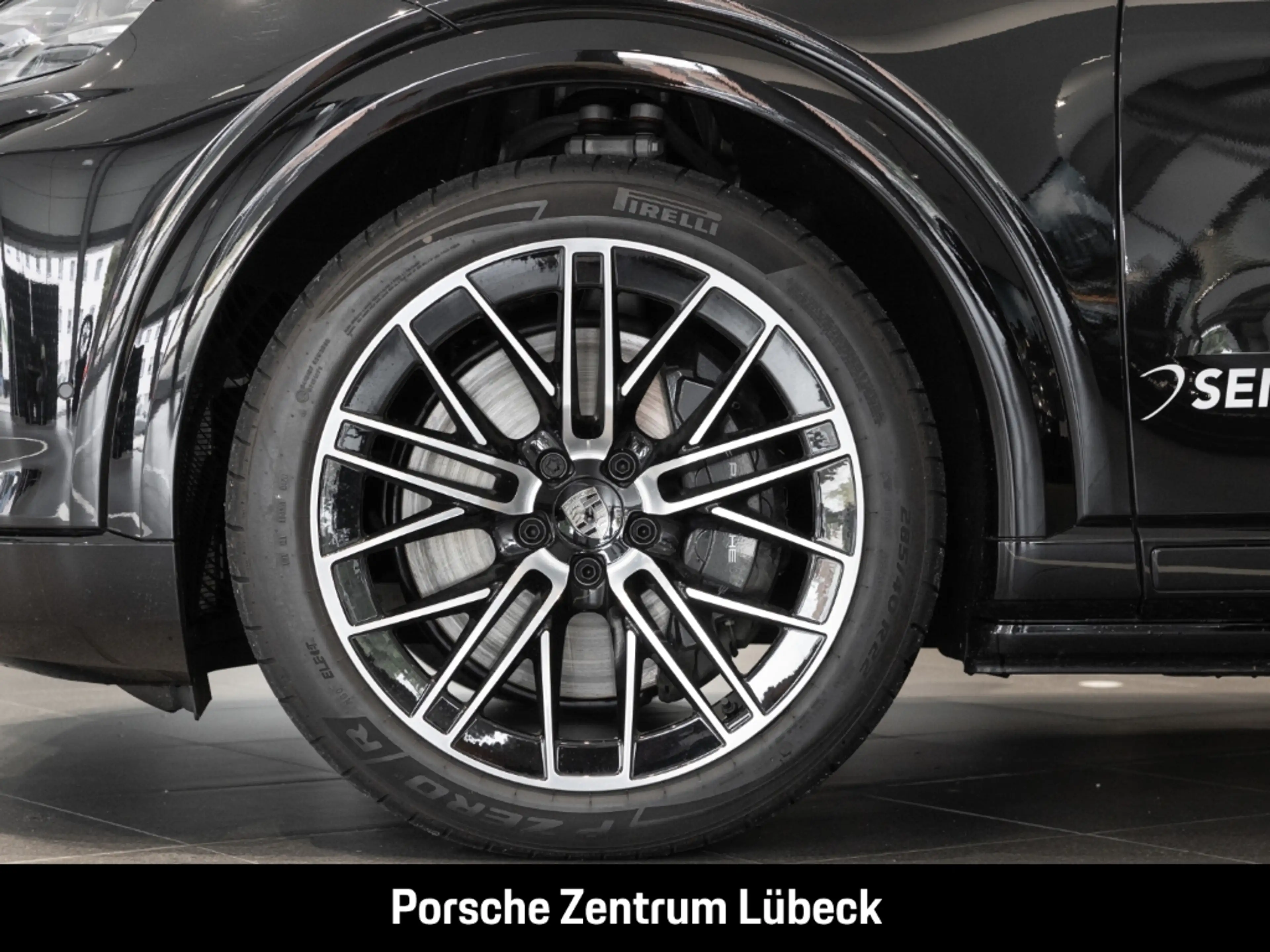 Porsche Cayenne Turbo Electric Burmester HA-Lenkung — photo 8