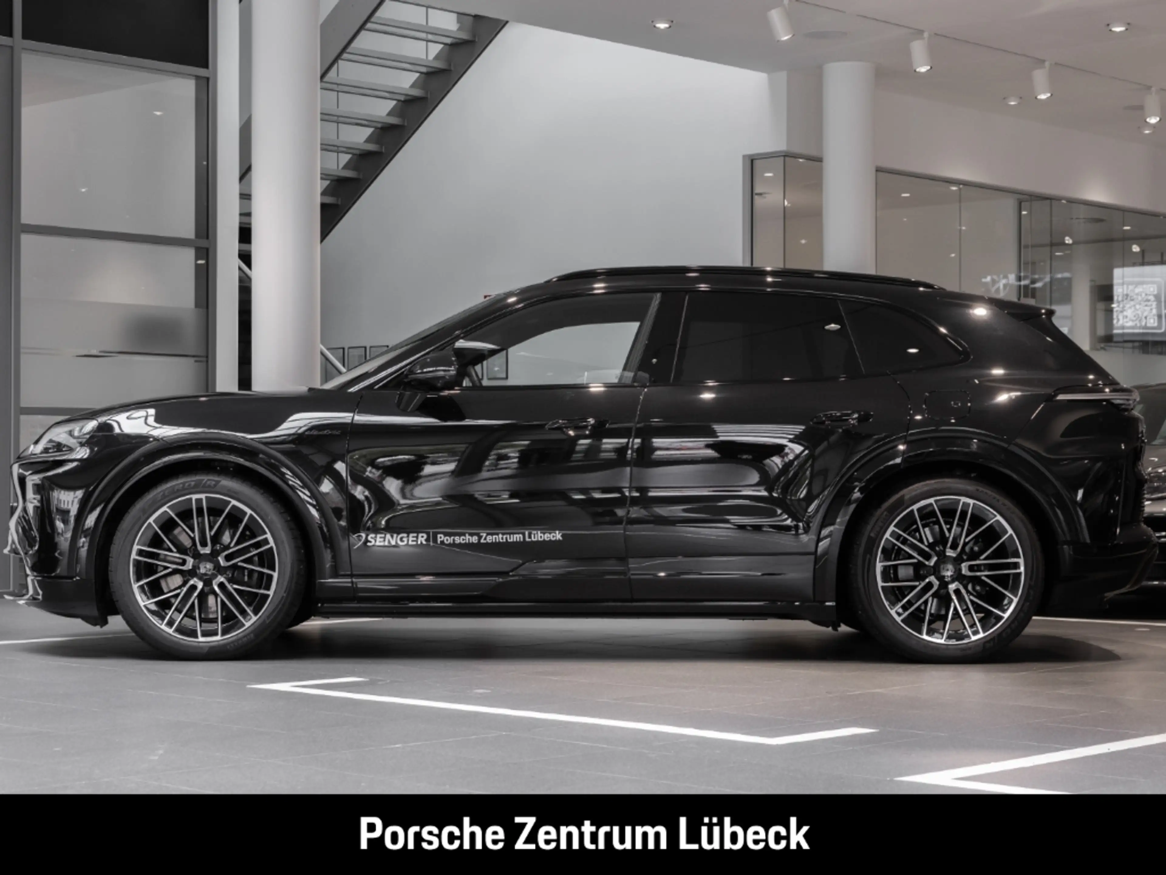 Porsche Cayenne Turbo Electric Burmester HA-Lenkung — photo 2