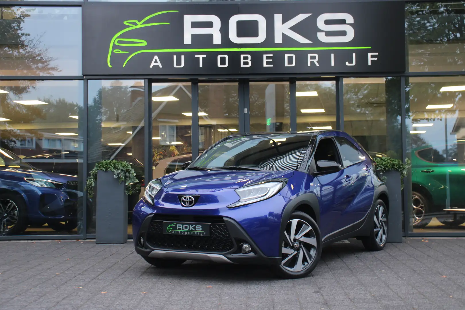 Toyota Aygo X 1.0 VVT-i S-CVT Envy Two-tone Automaat Bleu - 1