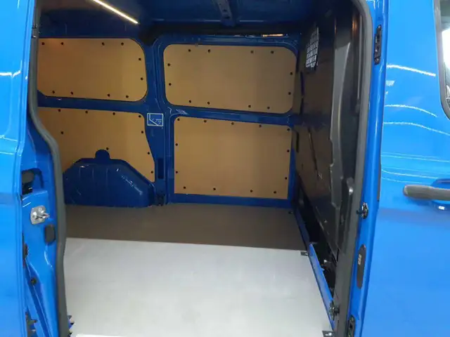 Ford Transit view 13