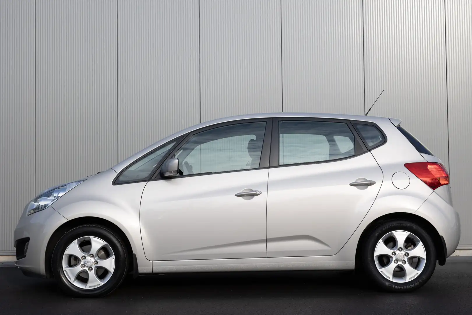 Kia Venga 1.6 | TREKHAAK | PANORAMADAK | NL AUTO | NAP Gris - 2