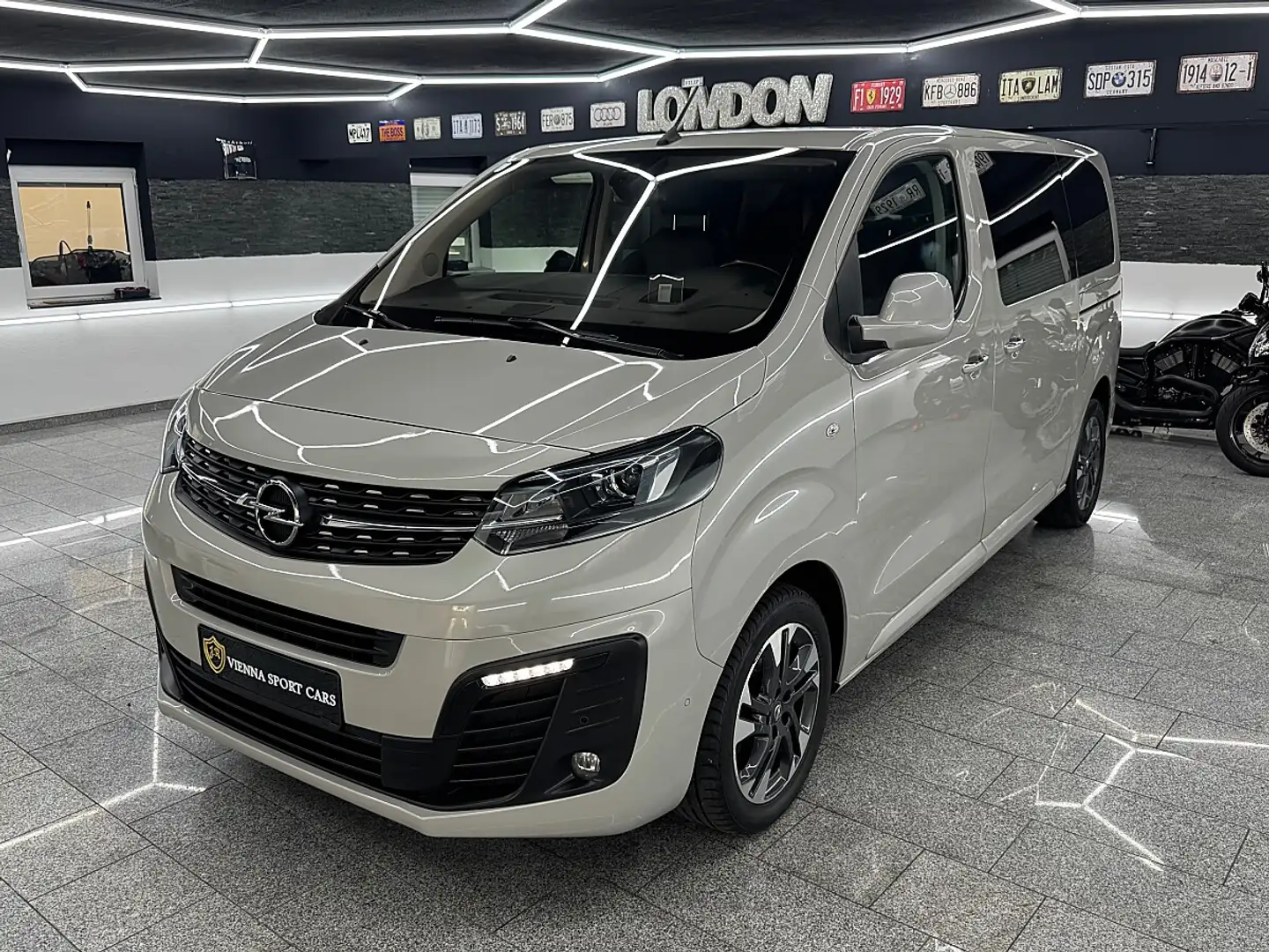 Opel Zafira Life 2,0 CDTI Innovation L2*Voll-Ausstattung* Grau - 2