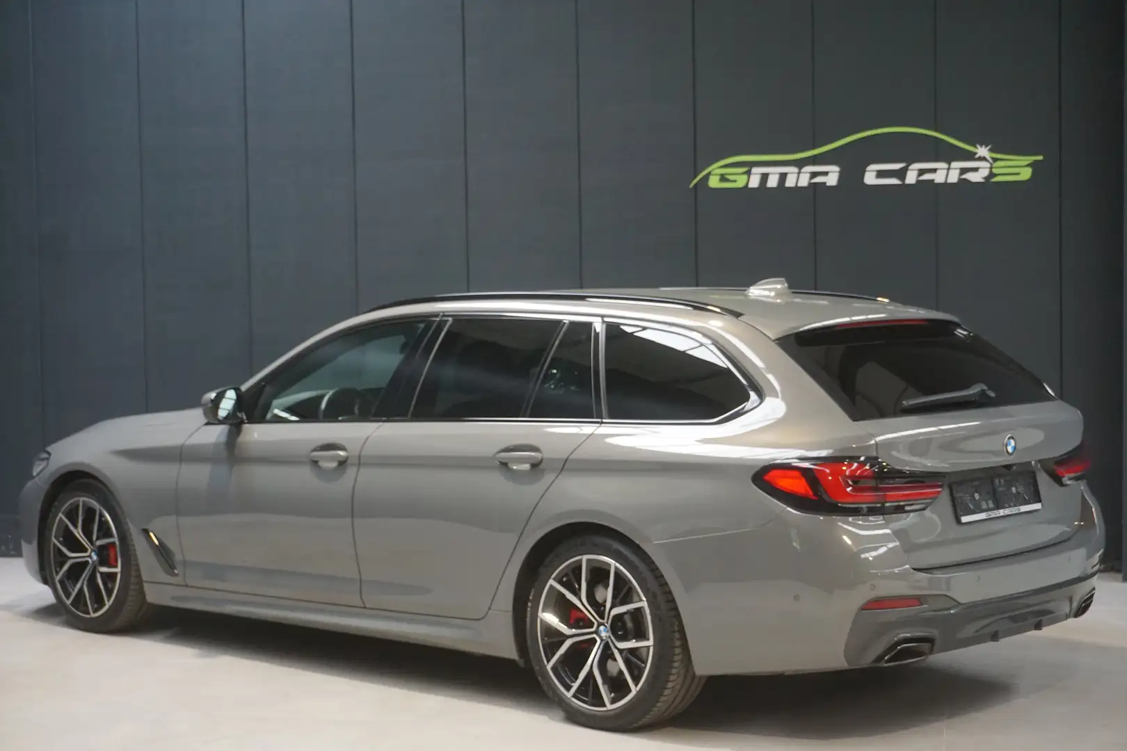 BMW 520 Touring dA MHEV M Pack Automaat-Nav-Cam-Garantie Grijs - 2
