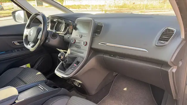 Renault Grand Scenic view 10