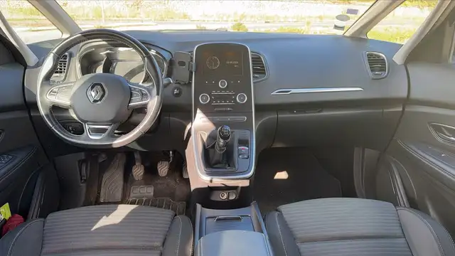 Renault Grand Scenic view 11