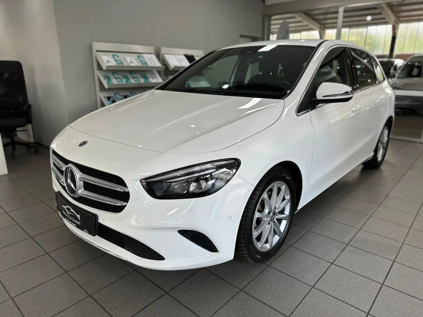 Mercedes-Benz B 180 Progressive Automatik|AHK|Navi|LED|PDC Wit - 1