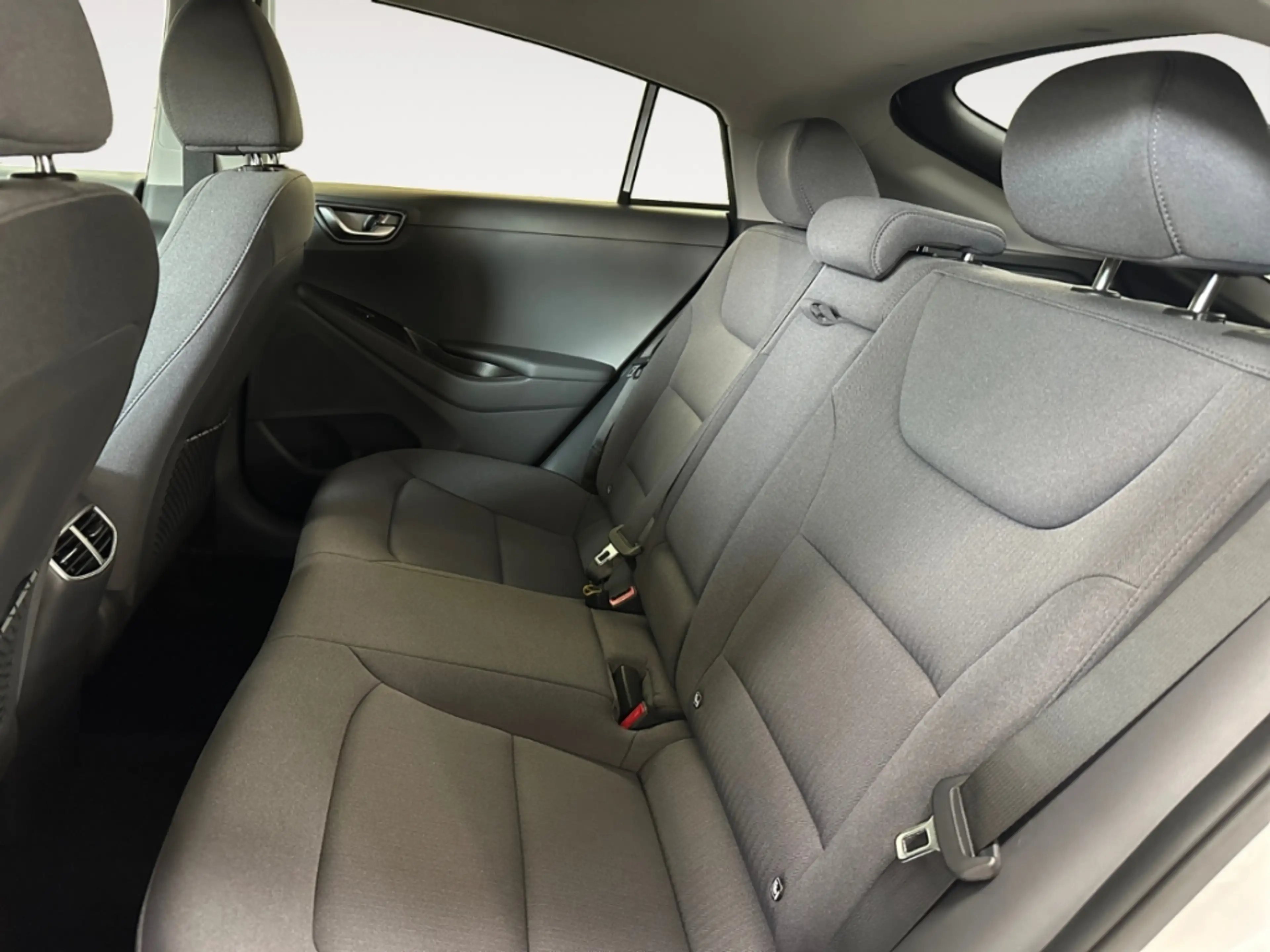 Hyundai IONIQ Style GDI MILD-HYBRID ALLWETTER NAV LED DIG-DISPLA — photo 12