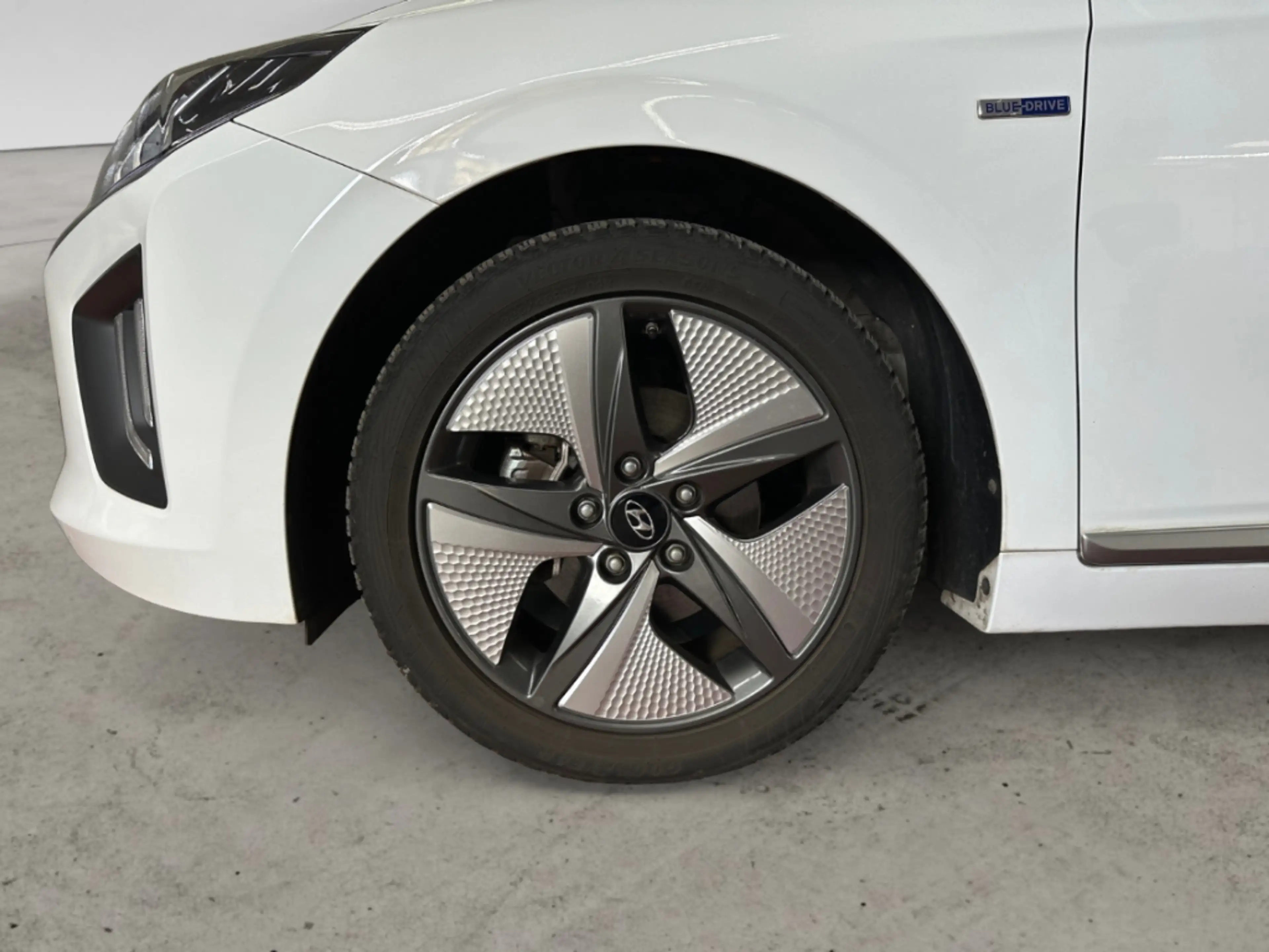 Hyundai IONIQ Style GDI MILD-HYBRID ALLWETTER NAV LED DIG-DISPLA — photo 15