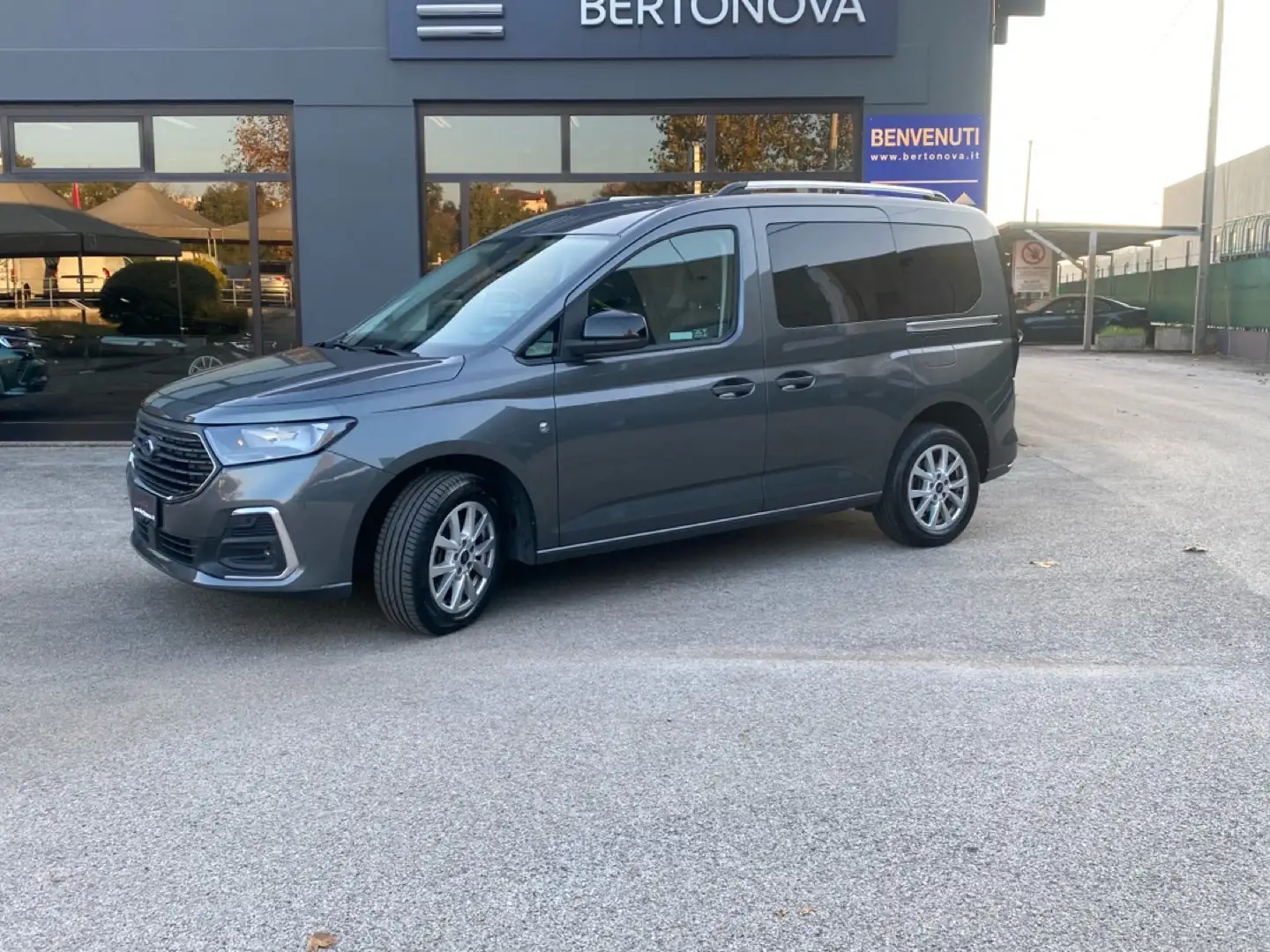 Ford Tourneo Connect Tourneo Connect 2.0 EcoBlue 102 CV Titanium Grau - 1