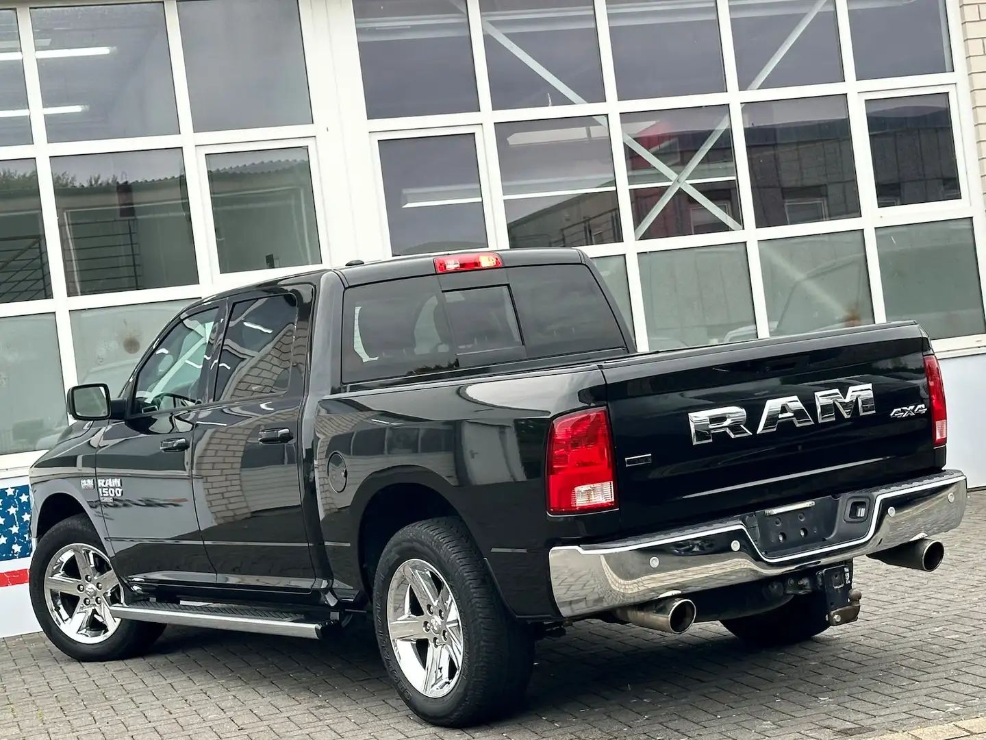 Dodge RAM 1500 4x4 (EU) Crew C. Leder Prins NAV PDC Schwarz - 2