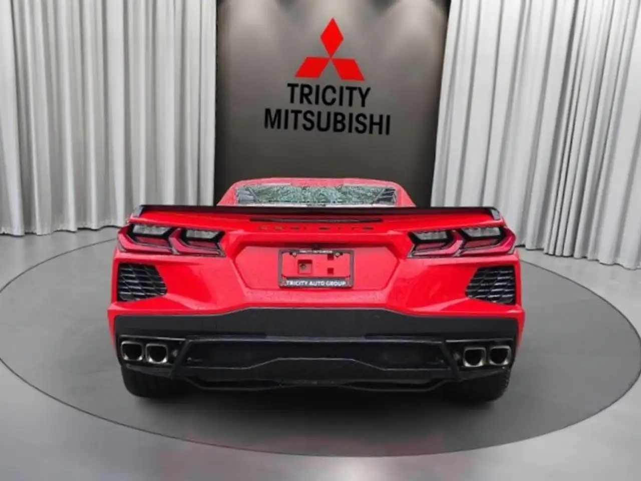 Chevrolet Corvette снимка Chevrolet Corvette