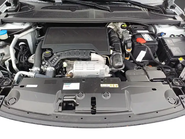 Peugeot 308 view 5