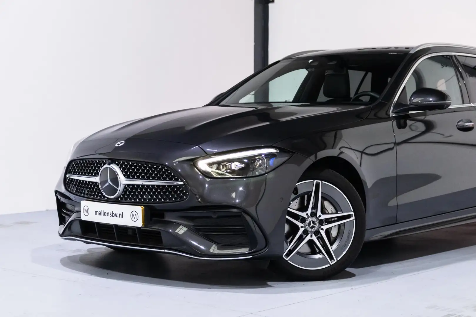 Mercedes-Benz C 300 Estate e AMG Line PANO/MEMORY/AMG/NAP/TREKHAAK/360 Gris - 2