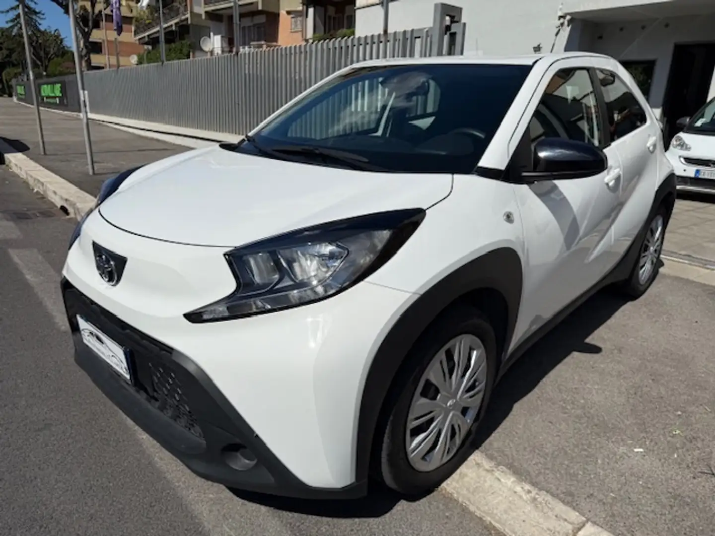 Toyota Aygo X Aygo X 1.0 Active 72cv PER NEOPATENTATI Blanc - 1