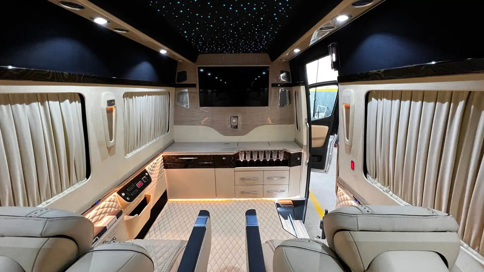 Mercedes-Benz Sprinter 519 Luxus VIP First Class Edition 319 Zwart - 2