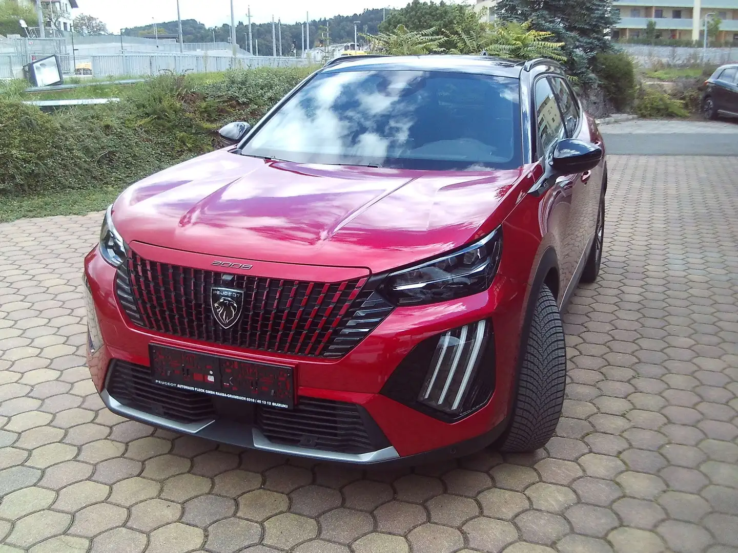 Peugeot 2008 GT Hybrid 145 e-DCS6 Rot - 1