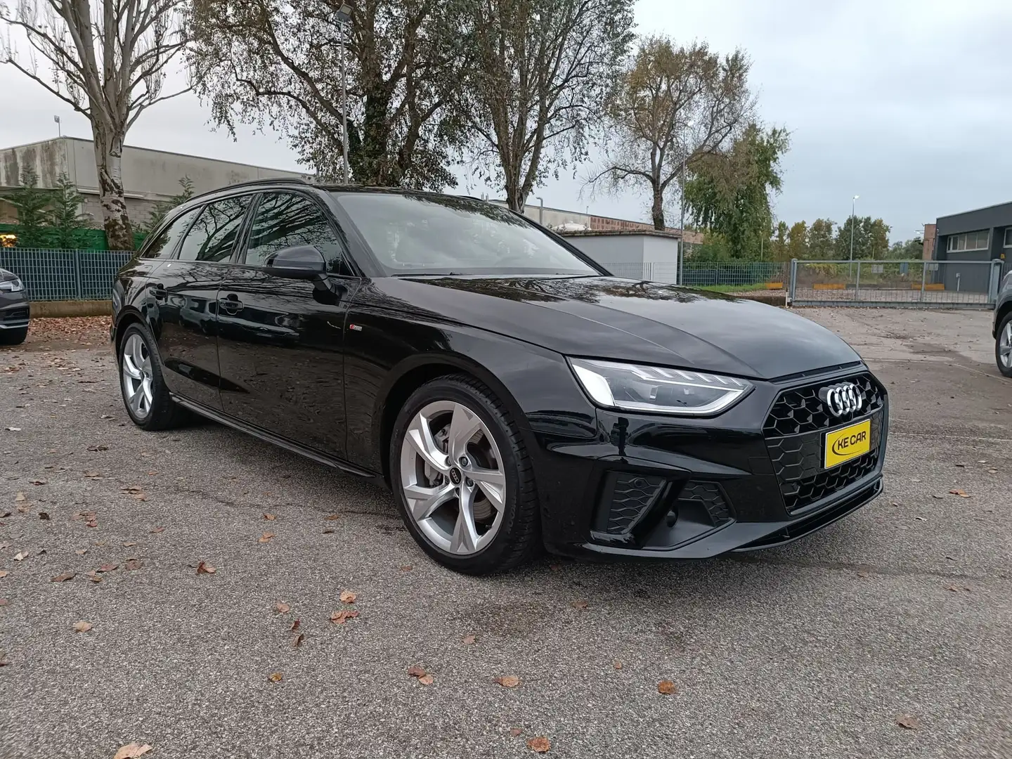 Audi A4 Avant 40 TDI S tronic S line edition Zwart - 2