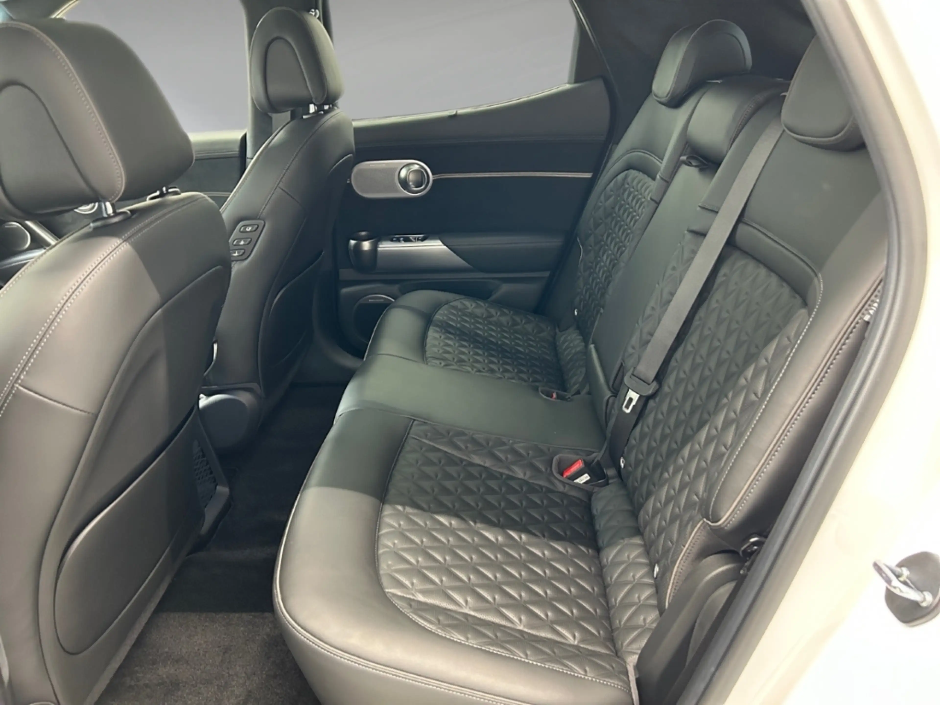 Genesis GV60 Sport Elektro 4WD Sportpaket Panorama Memory Sitze — photo 14