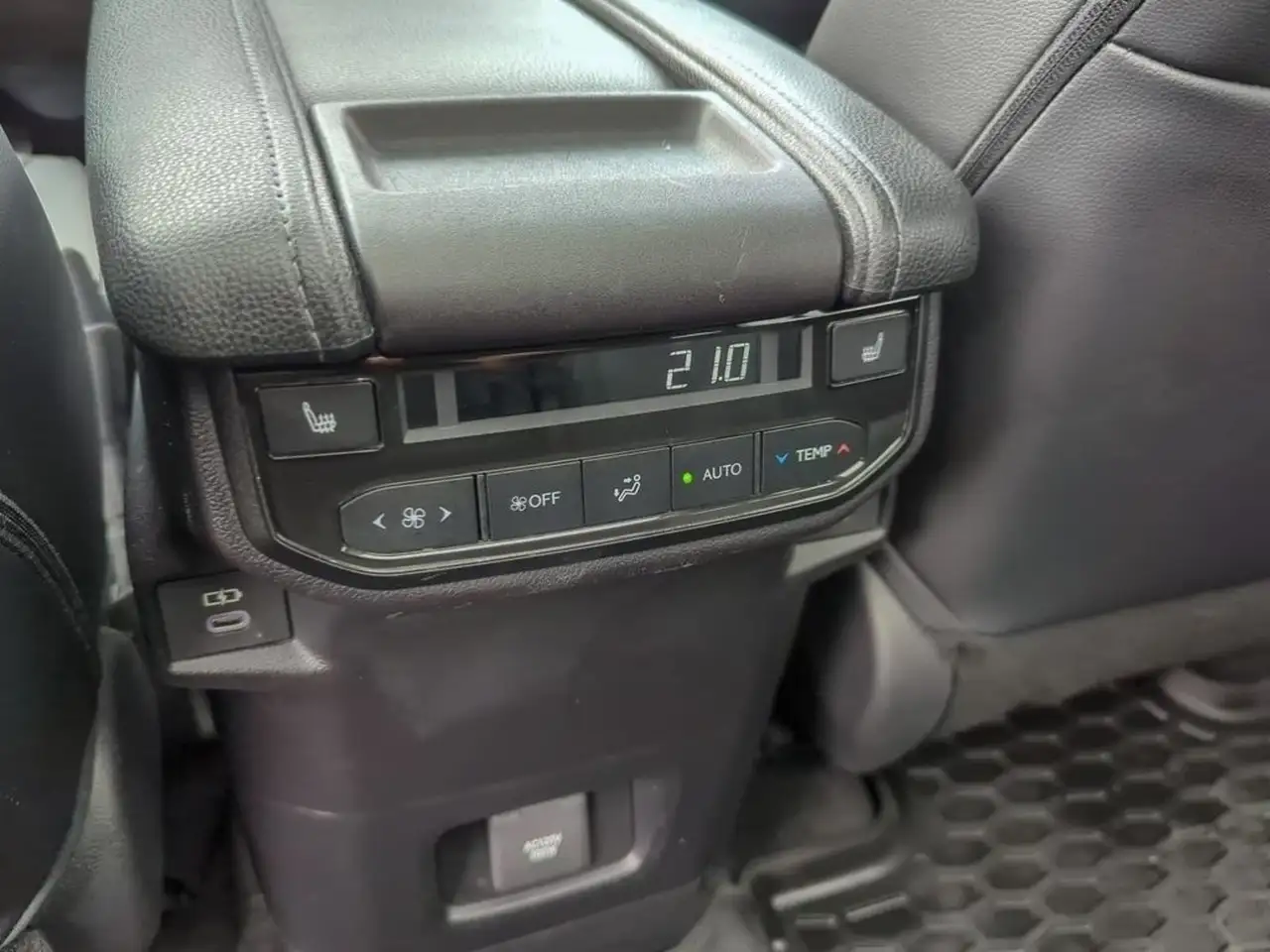 Toyota Grand Highlander снимка Toyota Grand Highlander