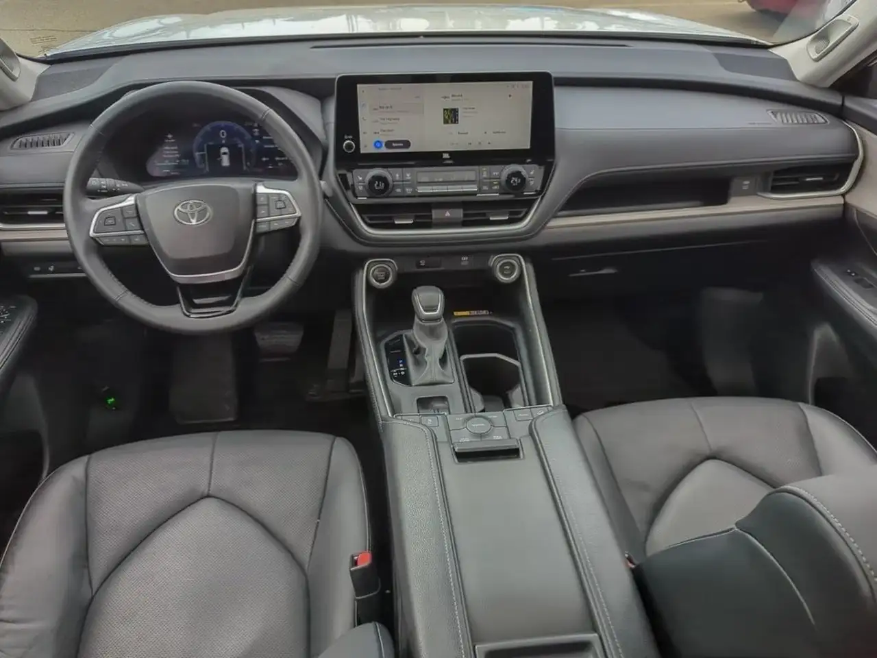 Toyota Grand Highlander снимка Toyota Grand Highlander