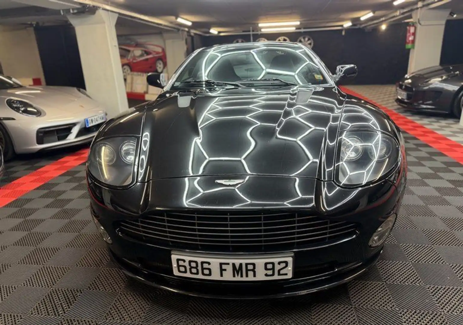 Aston Martin Vanquish s V12 Schwarz - 1