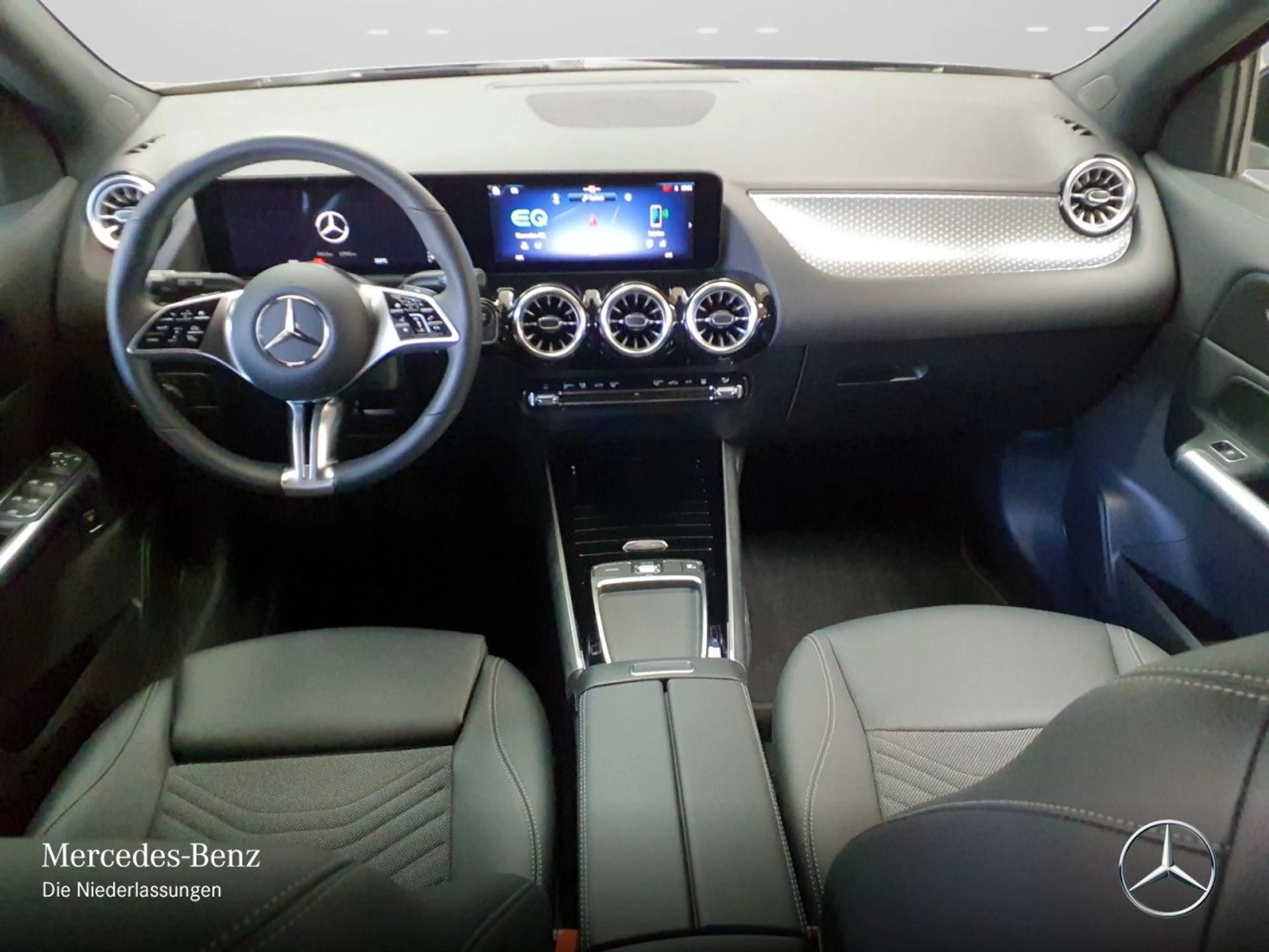 Mercedes-Benz EQA 300 4M PROG+ADVANCED+KAMERA+SPUR — photo 13